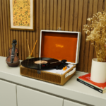 Gramofon UMIE Vintage UM-P353 Turntable Music Box with Bluetooth and 3.5mm AUXIN & RCAO Support, 37925 - Image 6