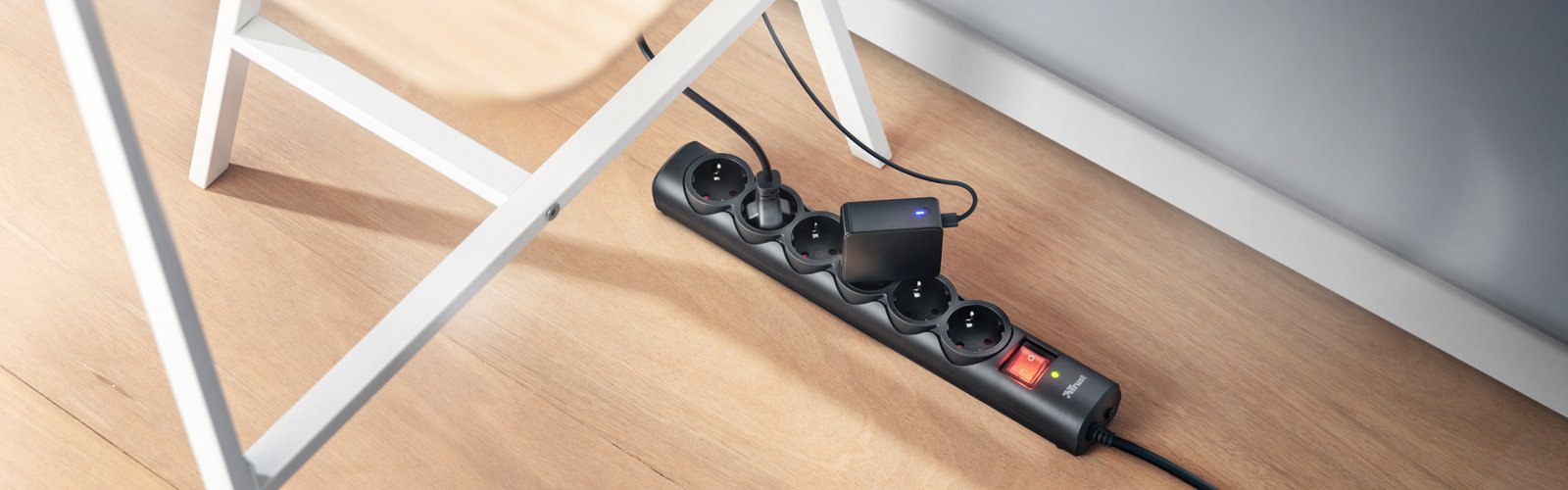 Trust produžni kabl-zaštita 6 utičnica, prenaponska zaštita Trust produžni kabl-zaštita 6 utičnica, prenaponska zaštita - Image 1